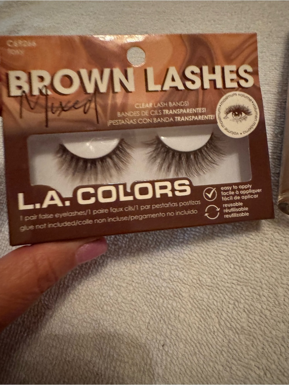 Foundation & lashes - Picture 2 of 3